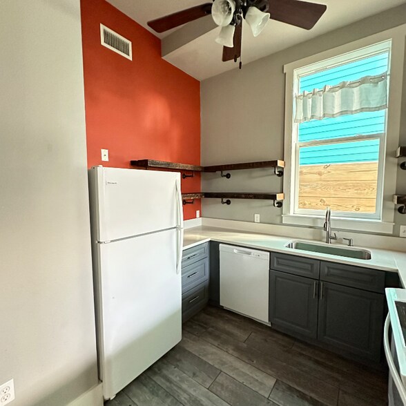 Building Photo - 1387 St Anthony St