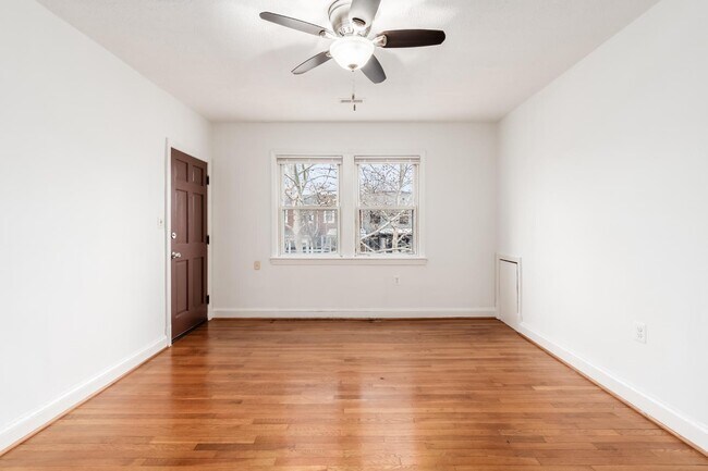 Building Photo - 1621 F St NE