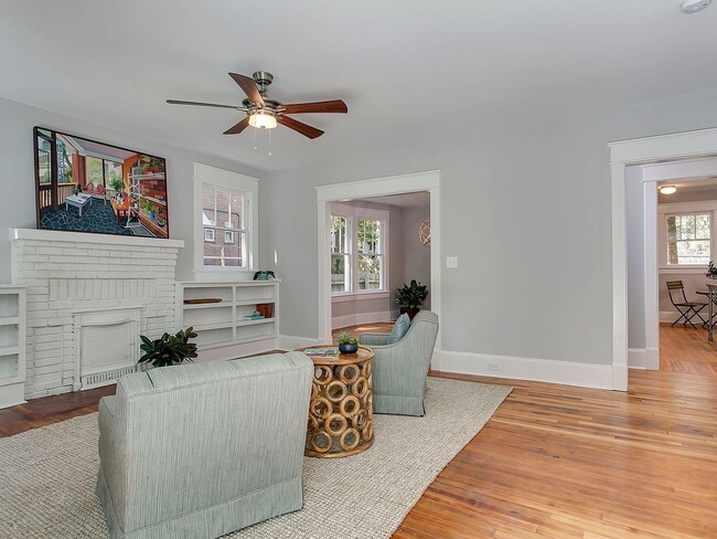 Building Photo - 926 W Trinity Ave