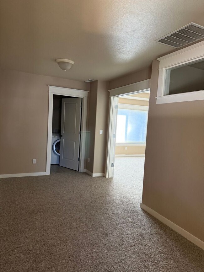 Building Photo - 61112 Snowbrush Dr