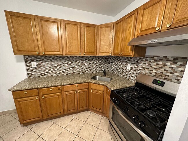 Building Photo - 3185 Tulip St