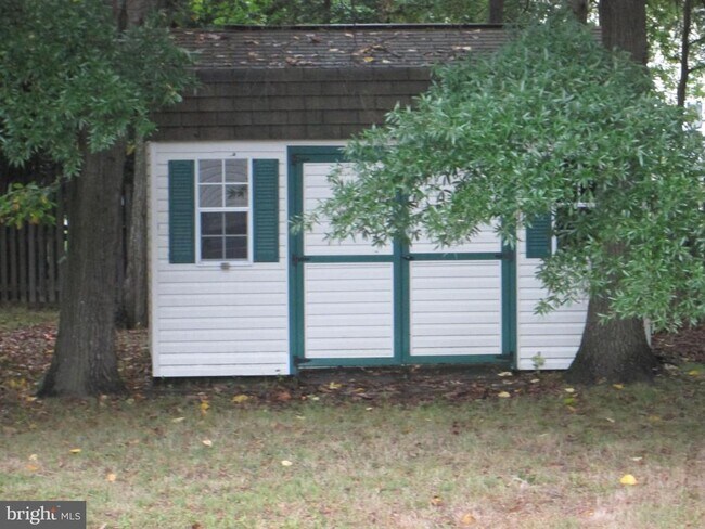 Building Photo - 1300 Treasure Dr