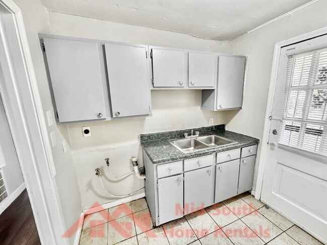 Building Photo - 2736 Dunn Ave