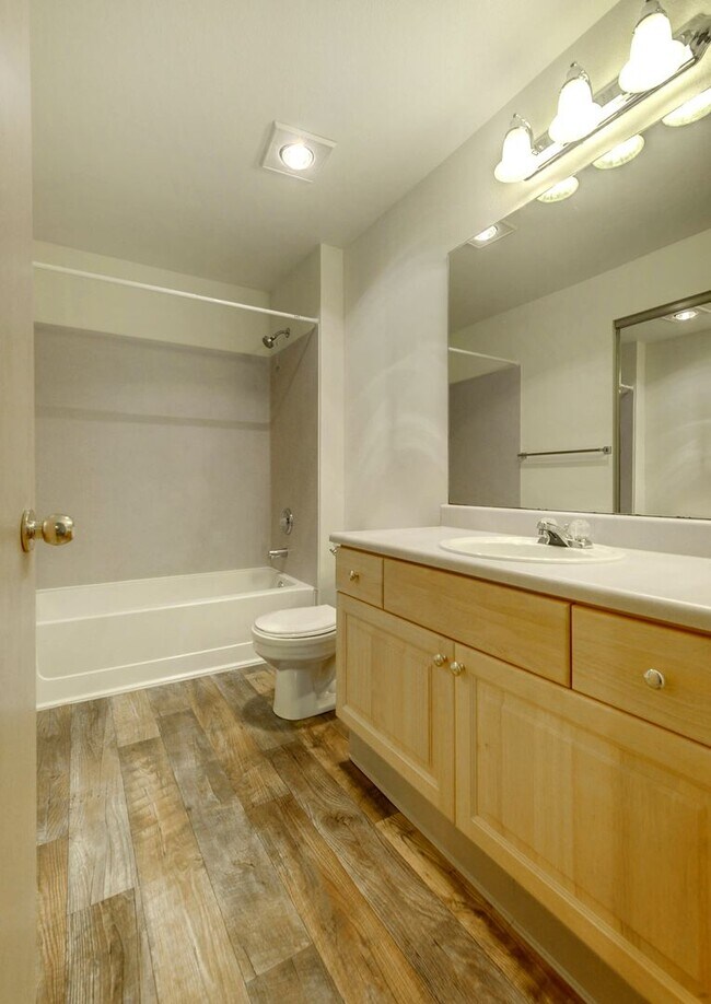 Building Photo - WELCOME HOME!!