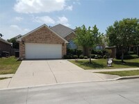 Building Photo - 2036 El Camino Dr