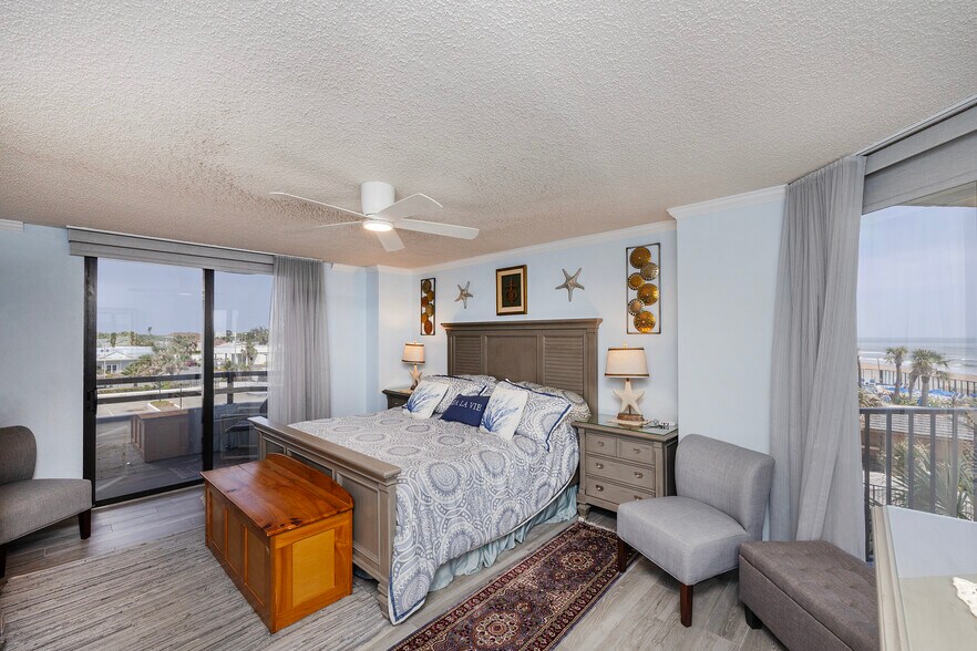 Master Bedroom - 2425 S Atlantic Ave
