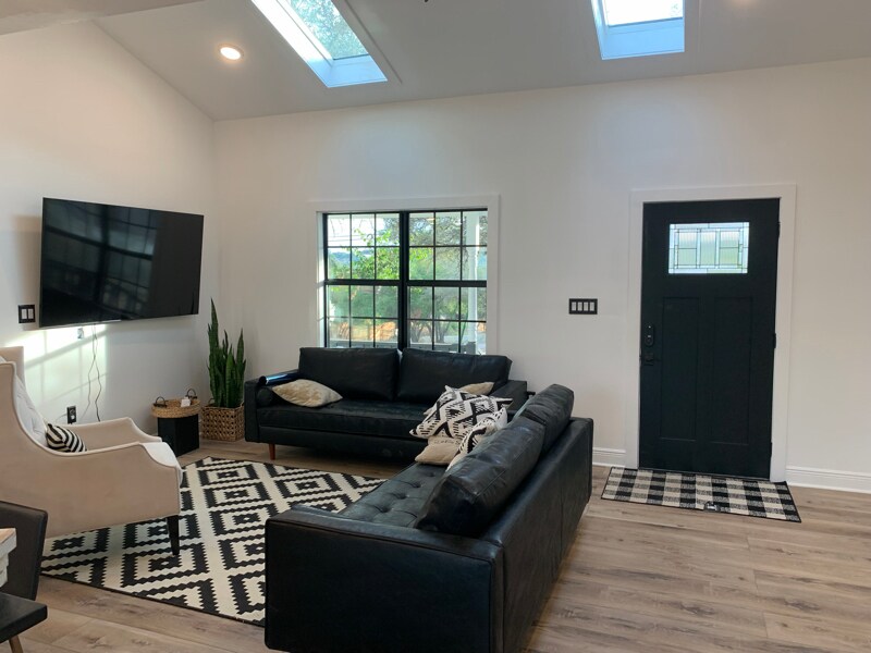 Building Photo - 17510 Lake Shore Dr