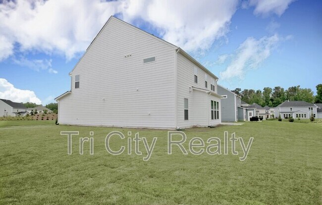 Building Photo - 504 Albertson Ave
