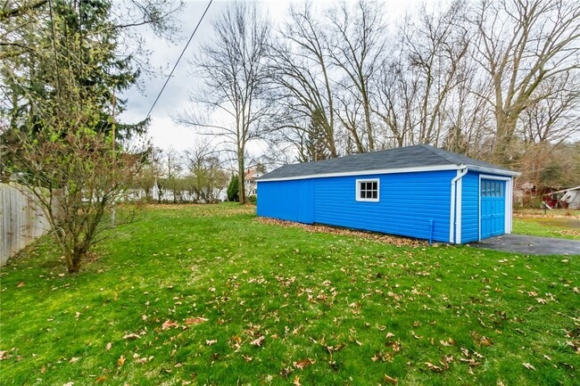 Building Photo - 345 Colebourne Rd