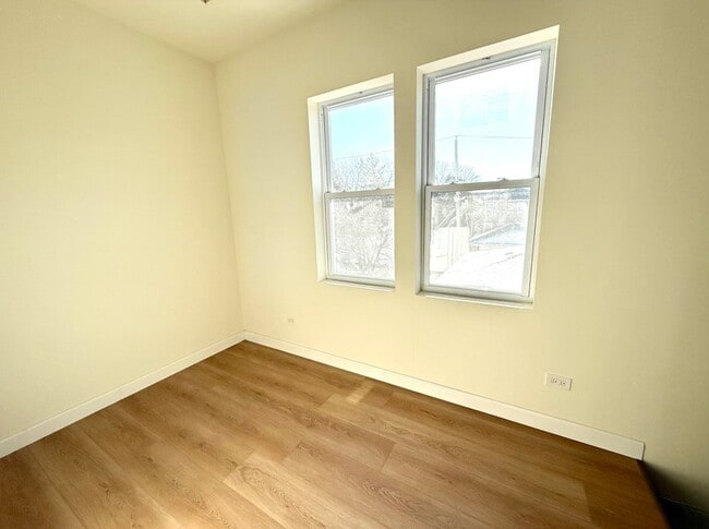 Building Photo - 2543 W 39th Pl