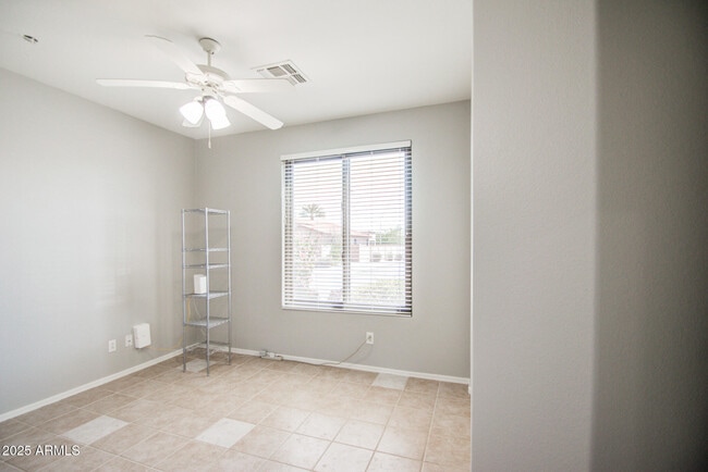 Building Photo - 1634 W Windsong Dr
