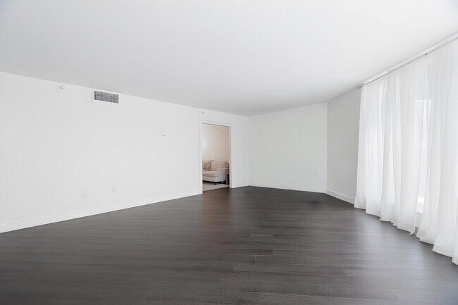 Building Photo - 2565 S Ocean Blvd