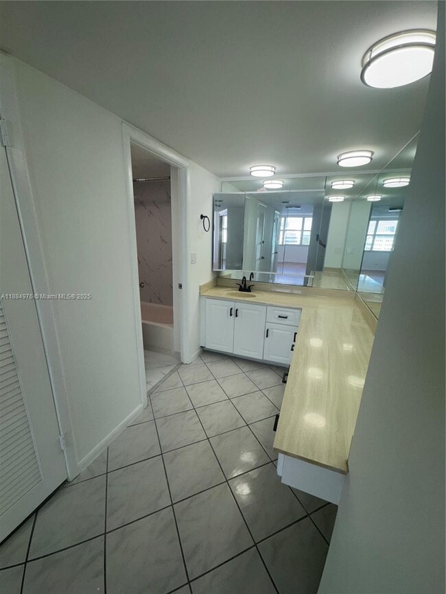 Building Photo - 6039 Collins Ave