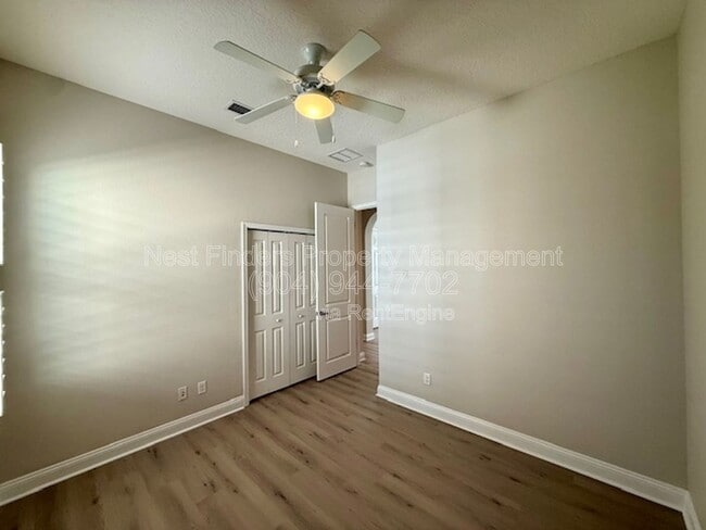 Building Photo - 628 Town Plaza Ave