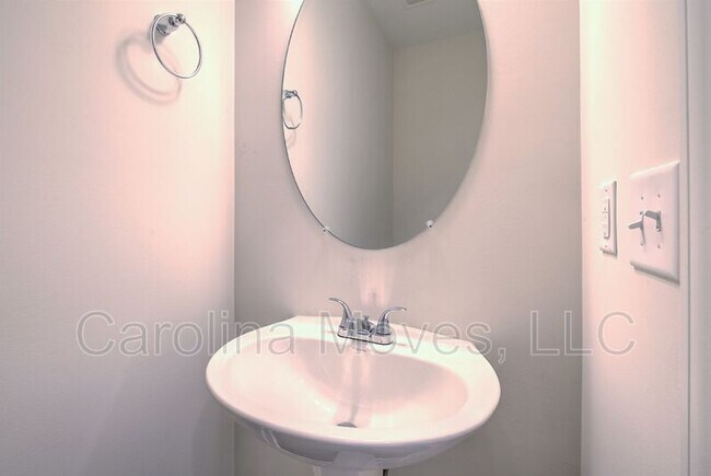 Building Photo - 26 Jaycee Ct