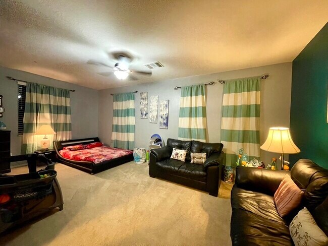 Den - 13100 N 91st Dr