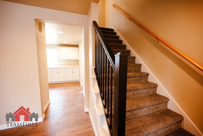 Building Photo - 2022 Terry Ln