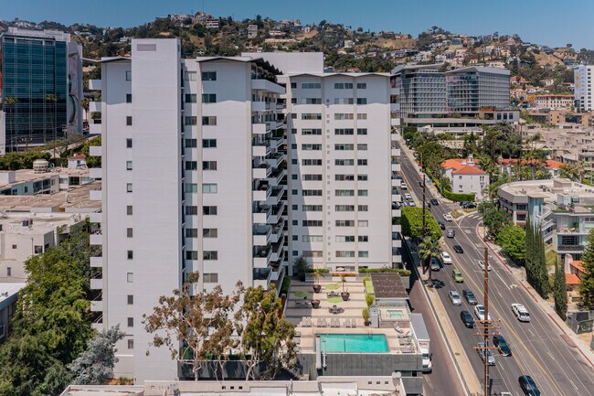 Building - 1155 N La Cienega Blvd