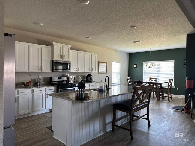 Building Photo - 12941 Sanderling Lp