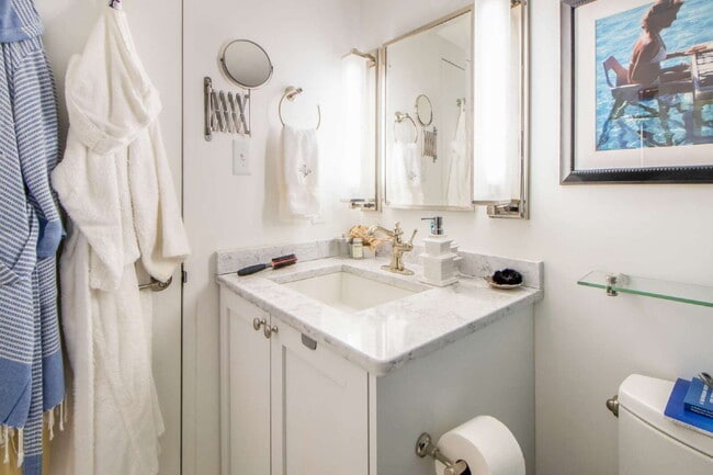 Building Photo - Affordable (utils included!) Luxury Living...