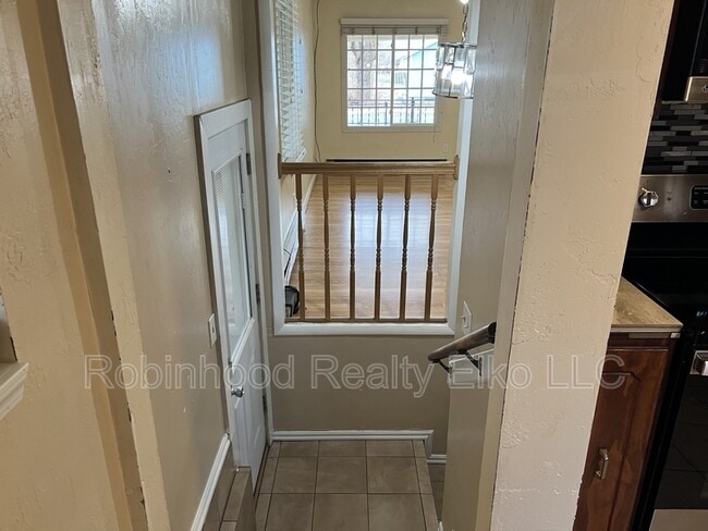 Building Photo - 786 Wilson Ave