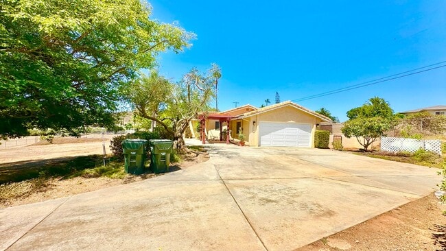 Building Photo - Wonderful Single Story Ranch Style Home on Sprawling Country Property in Vista!
