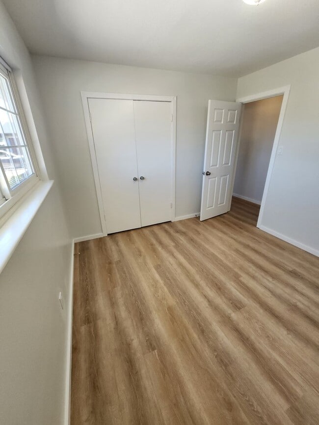 Building Photo - Modern Single Level 4 Bedroom Home!