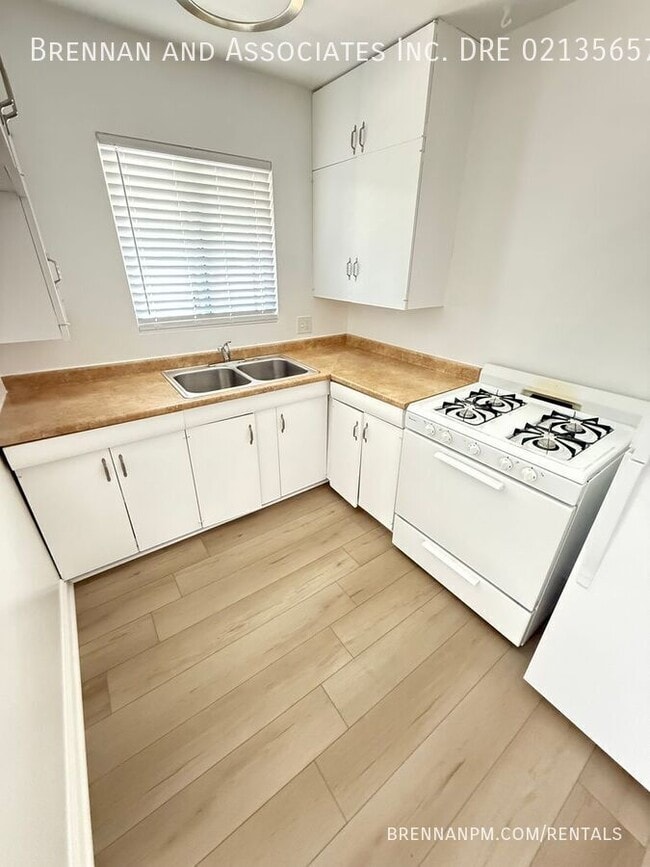 Building Photo - 4217 1/2 3rd Ave.-