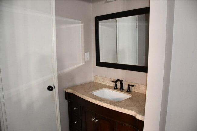 Building Photo - 2316 Shadowdale Dr