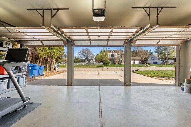 Building Photo - 7065 W Amity Rd