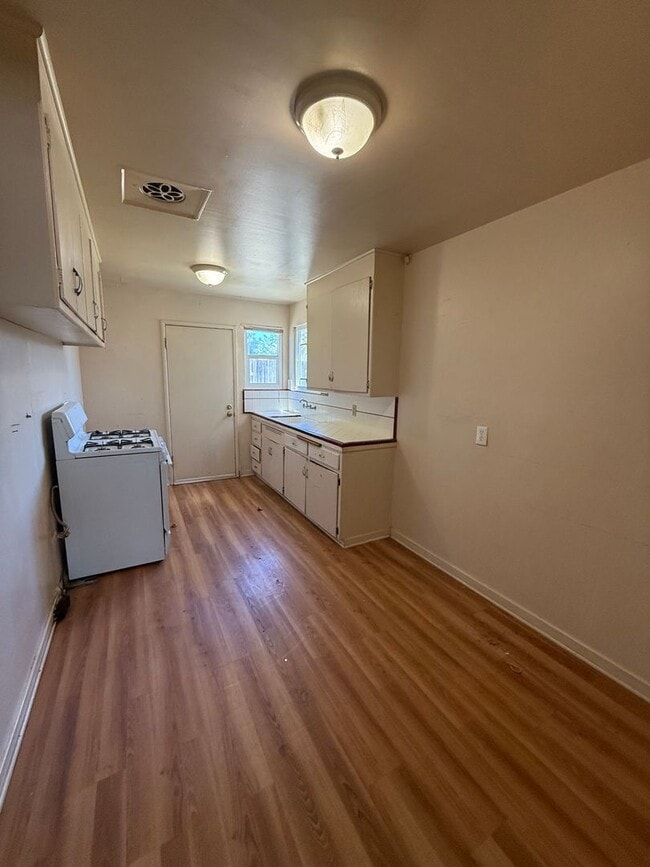 Building Photo - updated 2 bedroom duplex