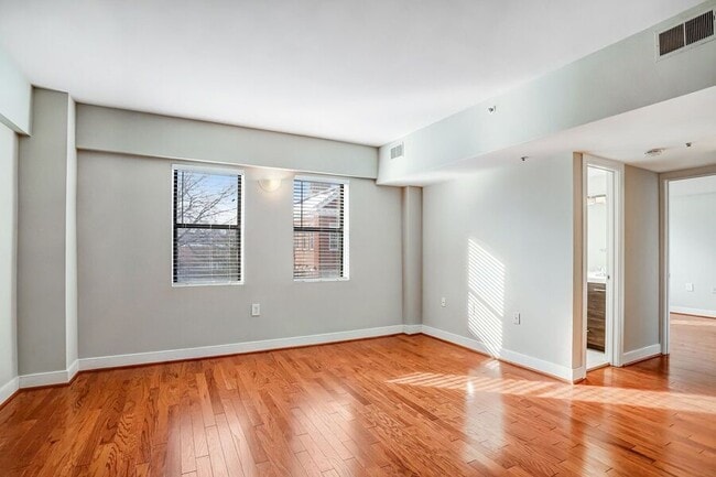 Building Photo - 1727 R St NW