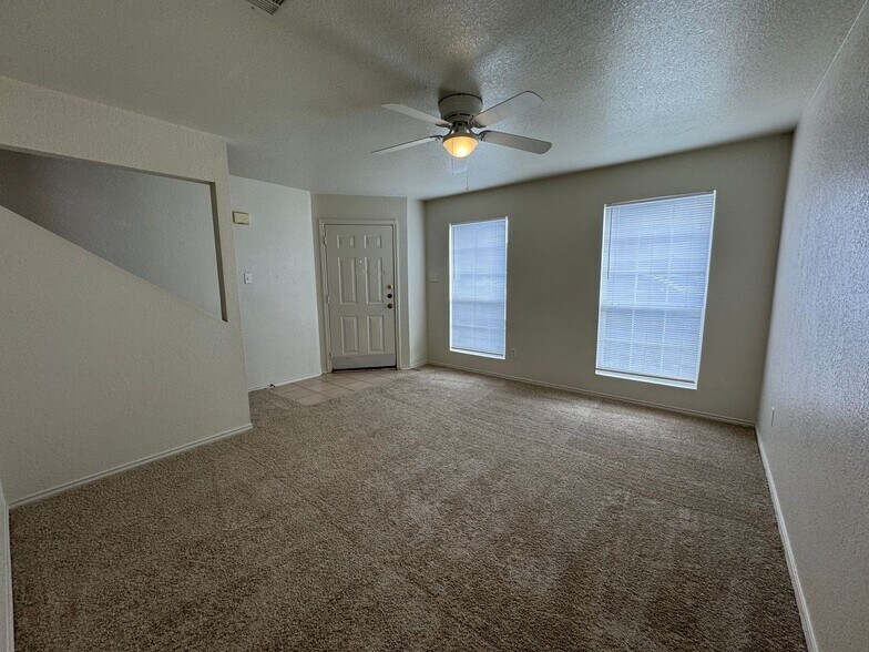 Building Photo - 4207 Deek Dr