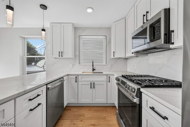 Building Photo - 62 Hillside Ave