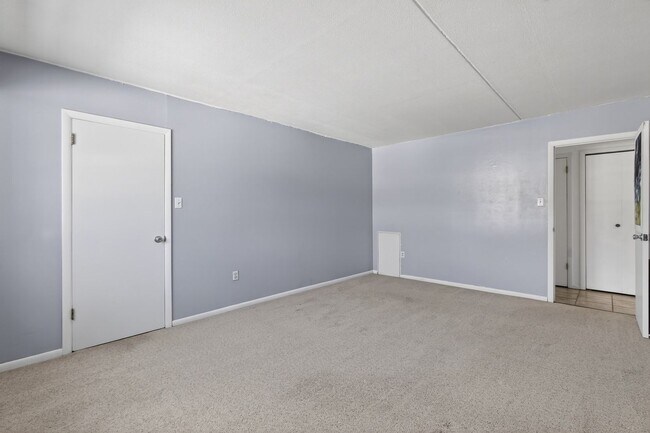 Building Photo - 1 Bedroom Condo Walking distance to UofD  Showing Saturday 3/14 11:30am-11:45