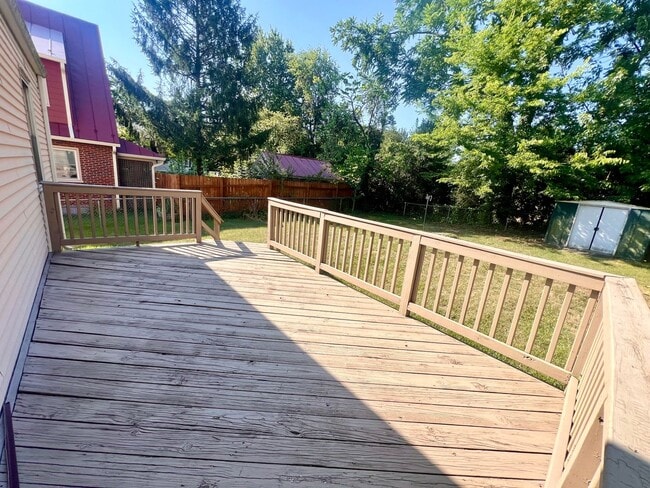 Building Photo - 1104 Little High St