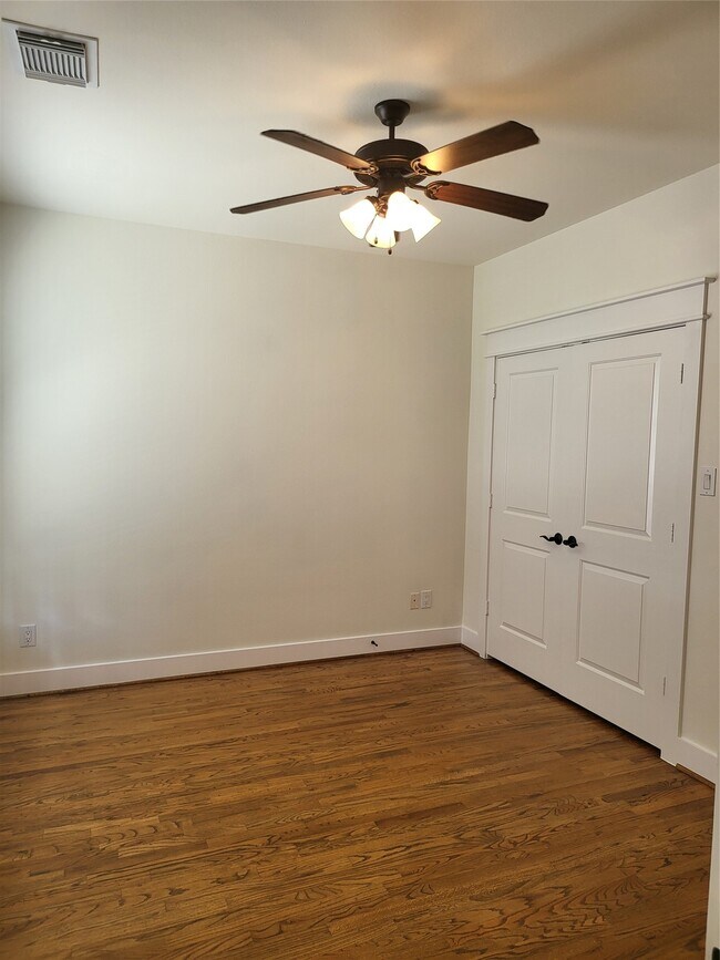 Building Photo - 2423 Roufa Rd