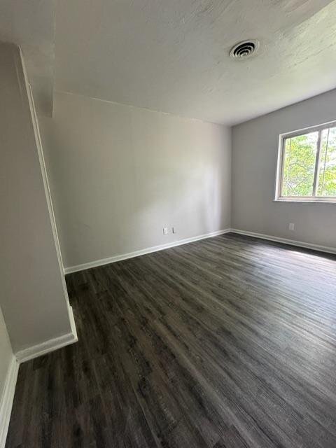 Building Photo - 2032 Catalpa Dr.