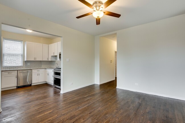 Building Photo - 2655 W Leland Ave