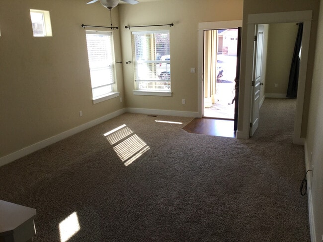Building Photo - Boise, 3Bd/2.5Bth/2Car, 1743Sqft, Greenbriar Commons Subdivision