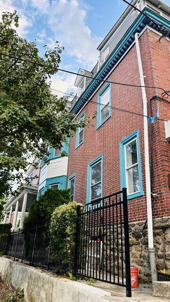 Primary Photo - 7133 Boyer St