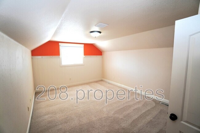 Building Photo - 1921 W Aspen Creek Dr