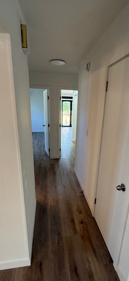 Building Photo - Well-cared-for home with strong curb appeal and quality updates in Southeast Portland.