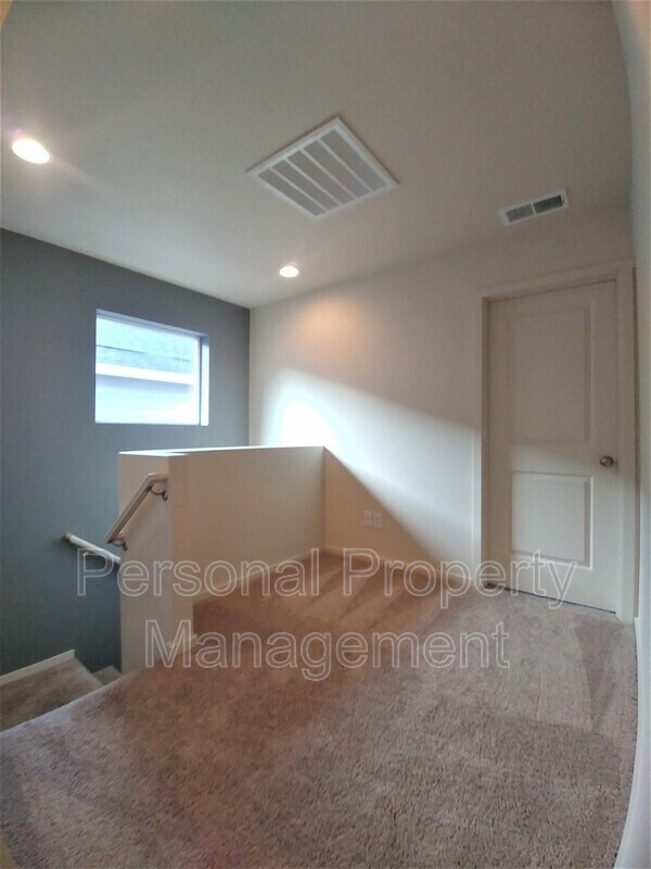 Building Photo - 1329 NE 72nd Way