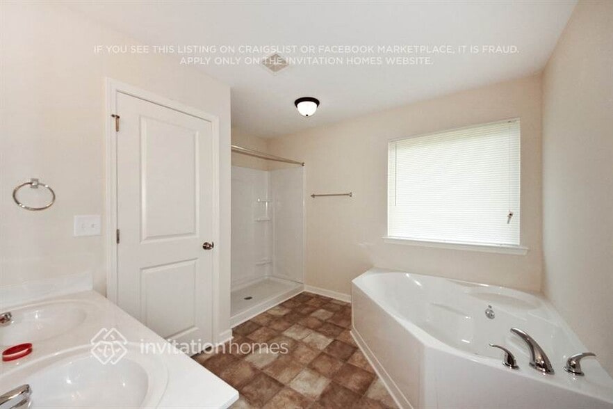 Building Photo - 4101 Oak Field Dr