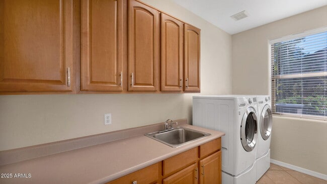 Building Photo - 11732 E Sand Hills Rd