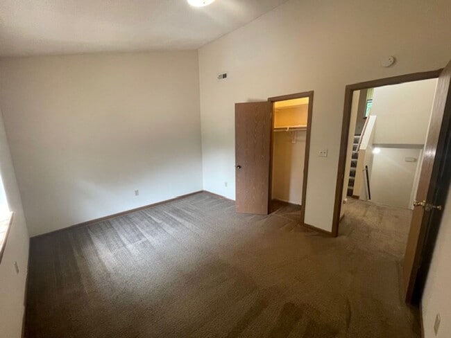 Building Photo - 3 Bedroom Townhome Close to College Avenue