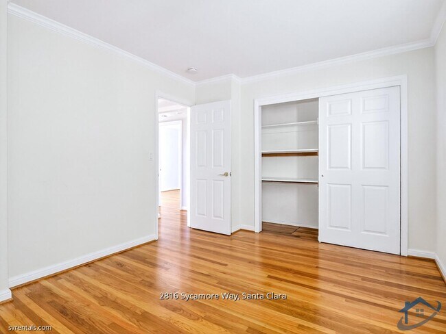 Building Photo - 2816 Sycamore Way