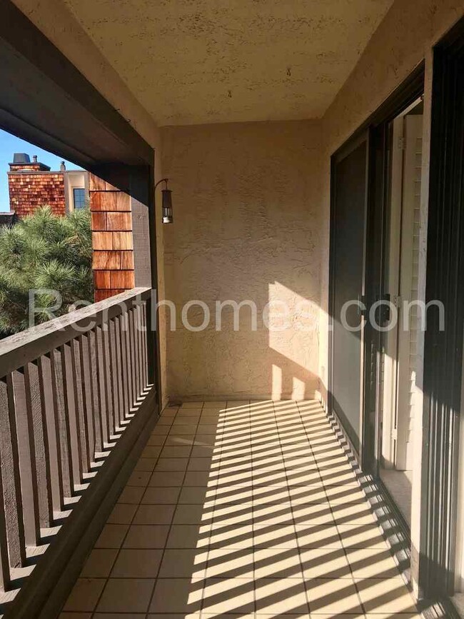 Building Photo - 13075 Caminito del Rocio