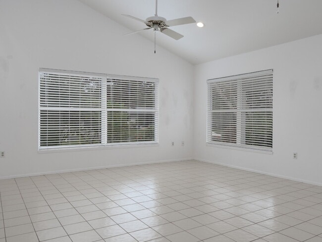 Building Photo - Spacious 5-Bed, 4-Bath Sarasota Home with ...